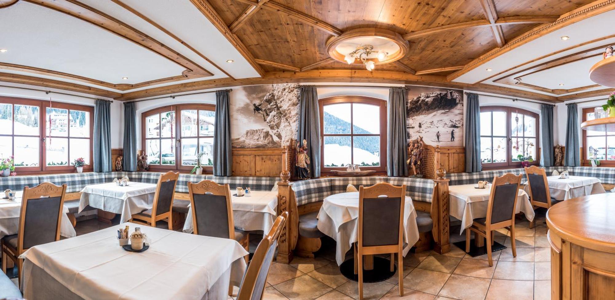 Garni Hotel Iris Селва ди Вал Гардена Екстериор снимка