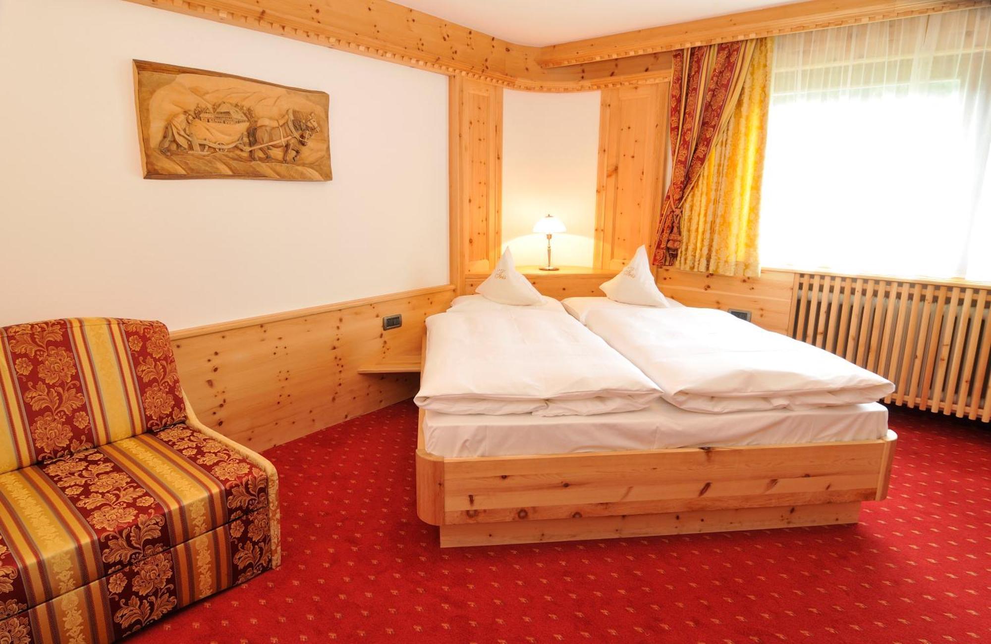 Garni Hotel Iris Селва ди Вал Гардена Екстериор снимка