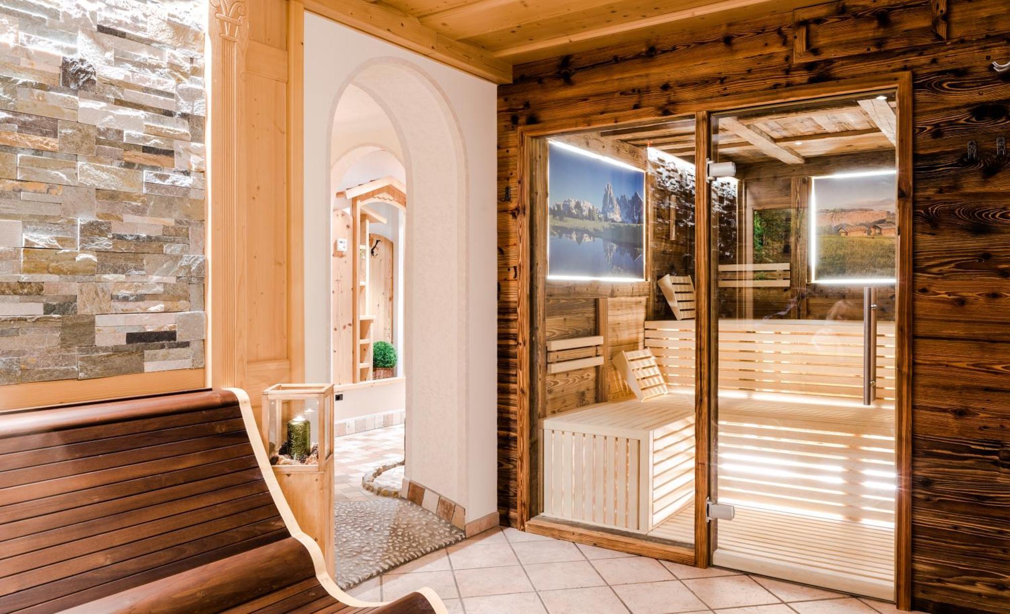 Garni Hotel Iris Селва ди Вал Гардена Екстериор снимка