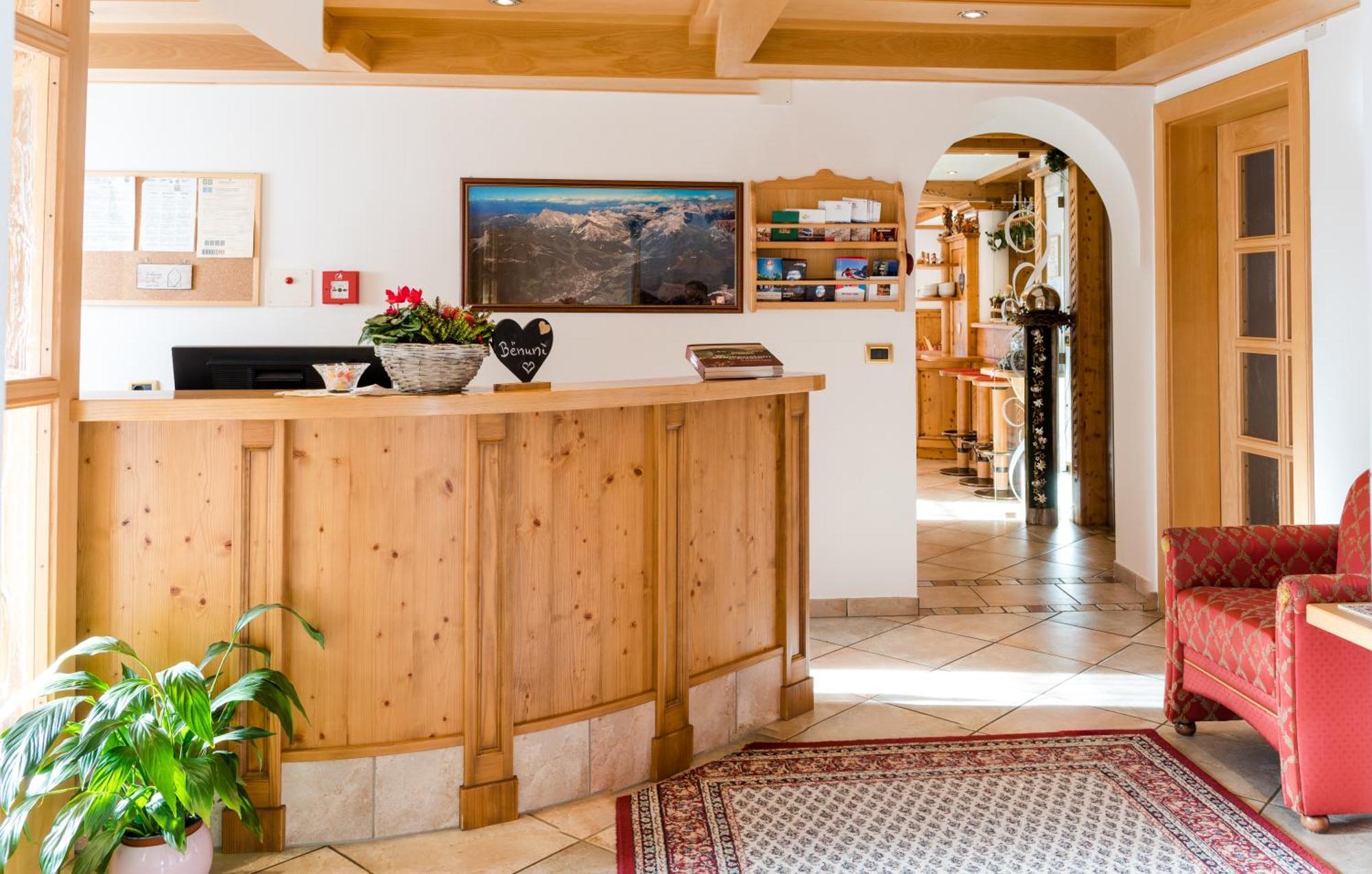 Garni Hotel Iris Селва ди Вал Гардена Екстериор снимка