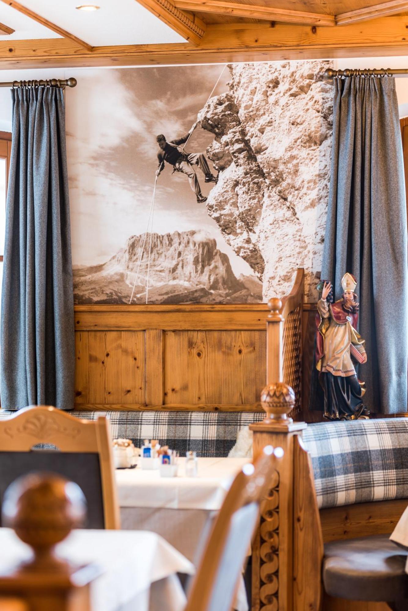 Garni Hotel Iris Селва ди Вал Гардена Екстериор снимка