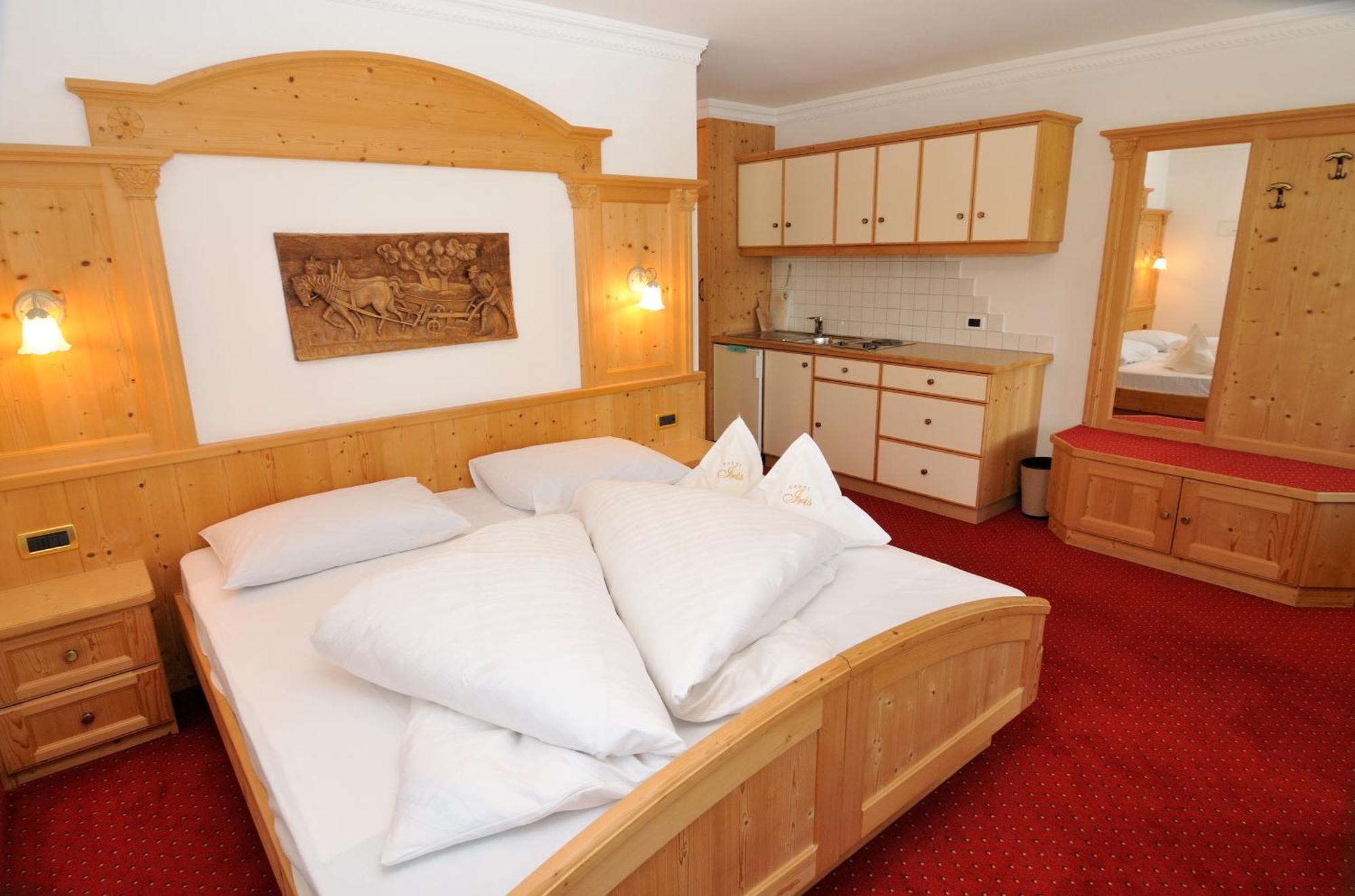 Garni Hotel Iris Селва ди Вал Гардена Екстериор снимка