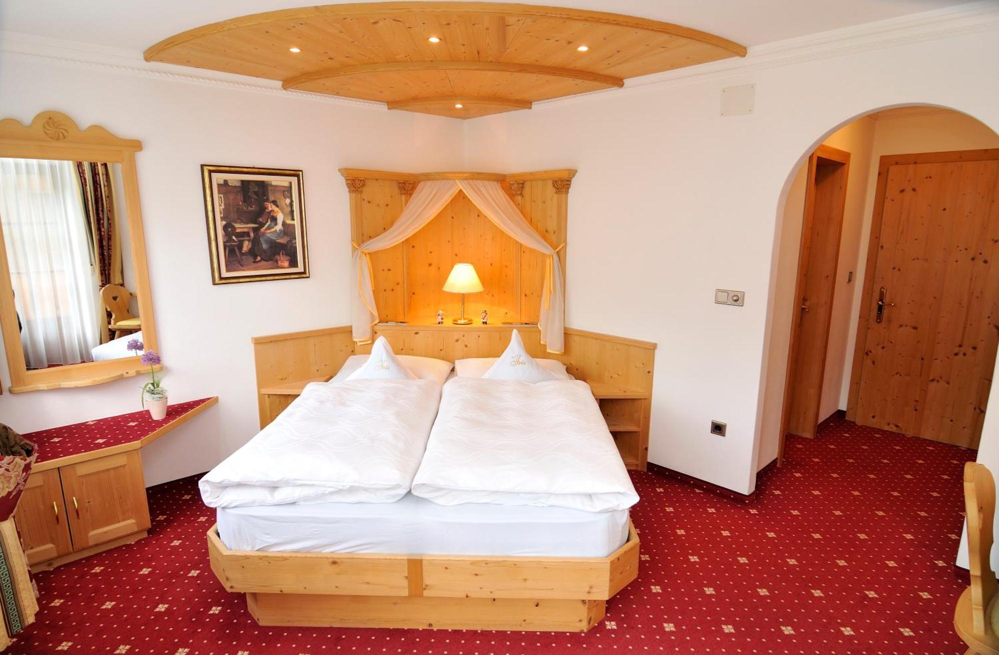 Garni Hotel Iris Селва ди Вал Гардена Екстериор снимка
