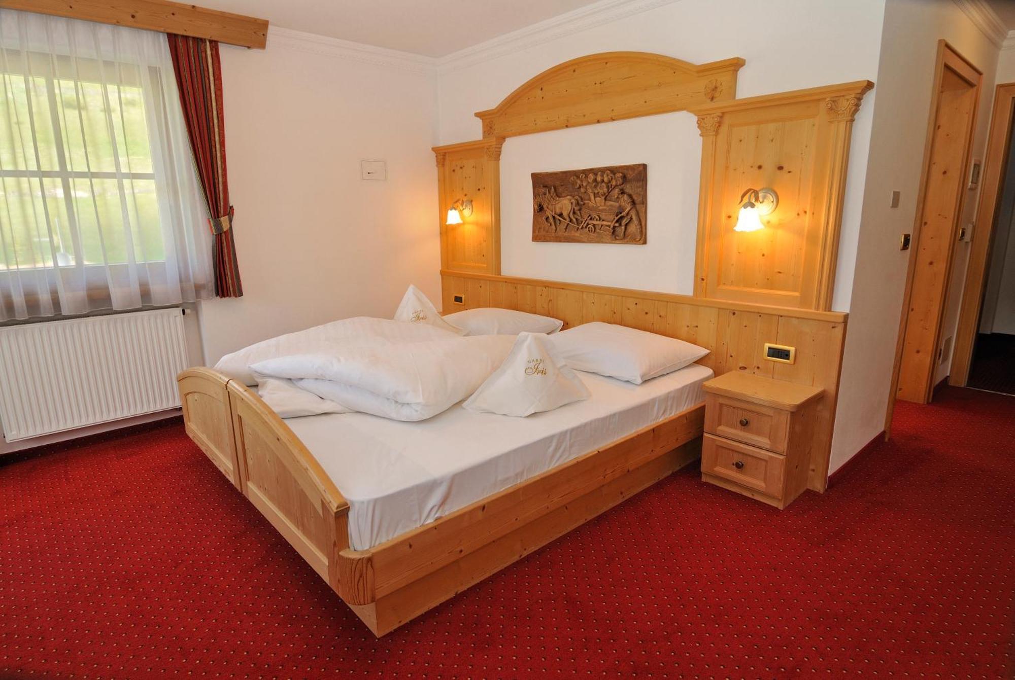 Garni Hotel Iris Селва ди Вал Гардена Екстериор снимка